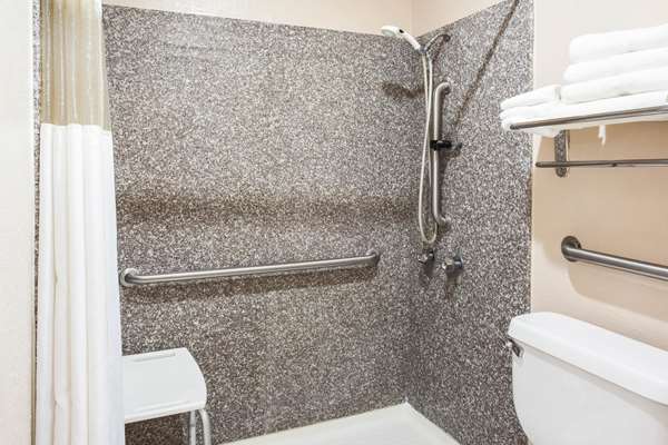  - Super 8 Motel Giddings