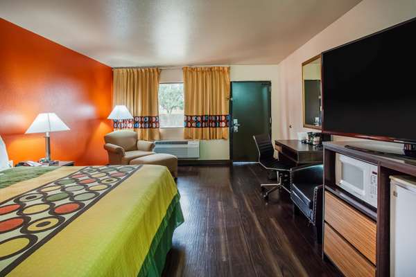  - Super 8 Motel Giddings