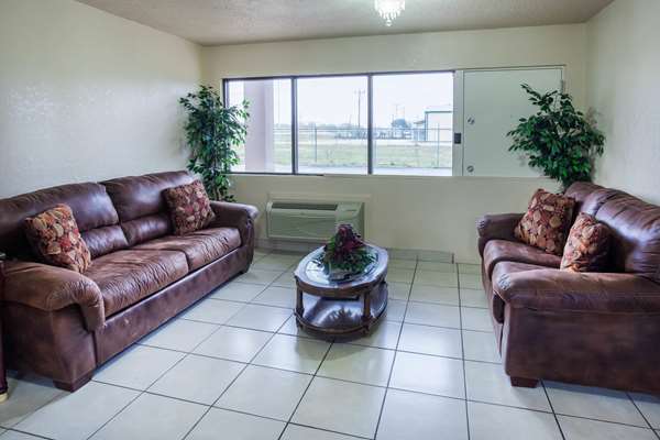  - Super 8 Motel Giddings