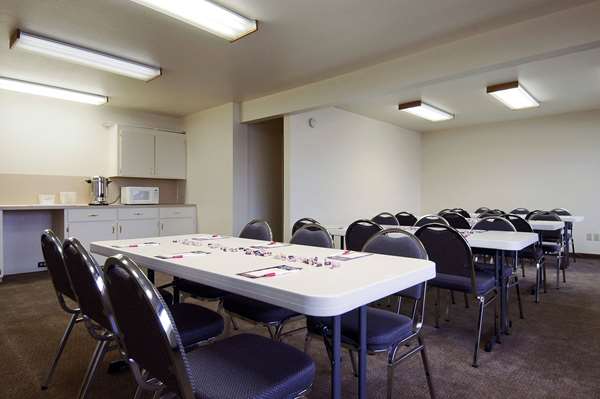  - Super 8 Motel Giddings