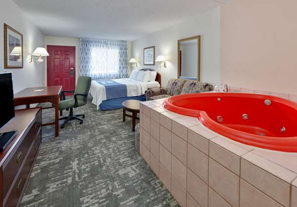Suite - Days Inn & Suites Bentonville - I-49, Exit 85