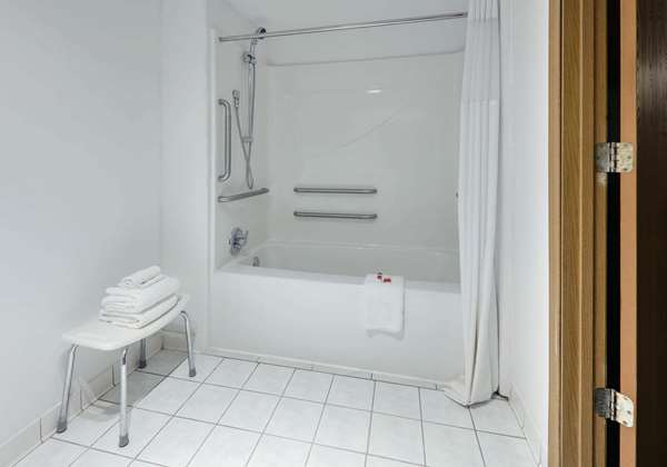  - Days Inn & Suites Bentonville - I-49, Exit 85