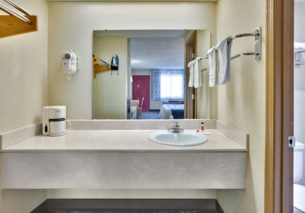  - Days Inn & Suites Bentonville - I-49, Exit 85