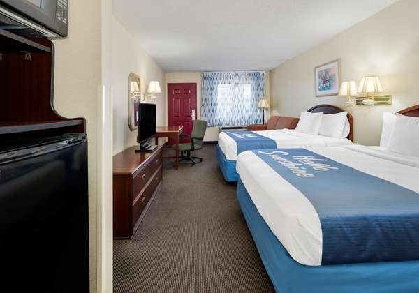 Suite - Days Inn & Suites Bentonville - I-49, Exit 85