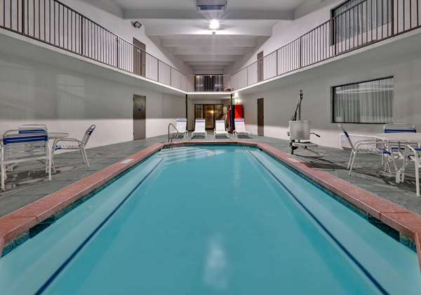 Pool - Days Inn & Suites Bentonville - I-49, Exit 85