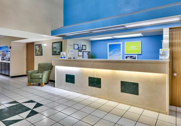  - Days Inn & Suites Bentonville - I-49, Exit 85