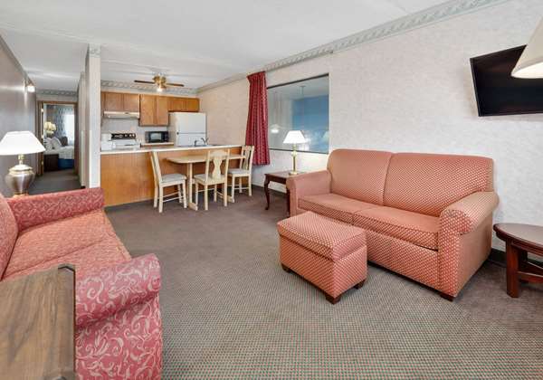  - Days Inn & Suites Bentonville - I-49, Exit 85