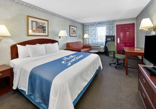  - Days Inn & Suites Bentonville - I-49, Exit 85