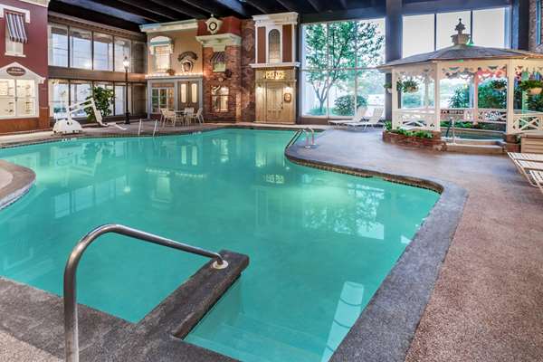 Pool - Wyndham Garden Hotel Warsaw