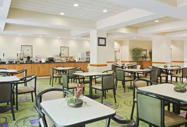  - Wingate by Wyndham Charlotte Airport - I-85, Exit 32
