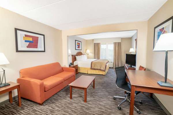  - Wingate by Wyndham Charlotte Airport - I-85, Exit 32
