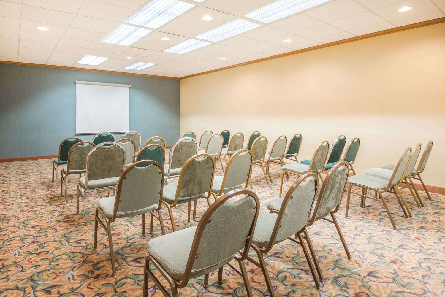 Days Inn Glen Burnie, MD See Discounts