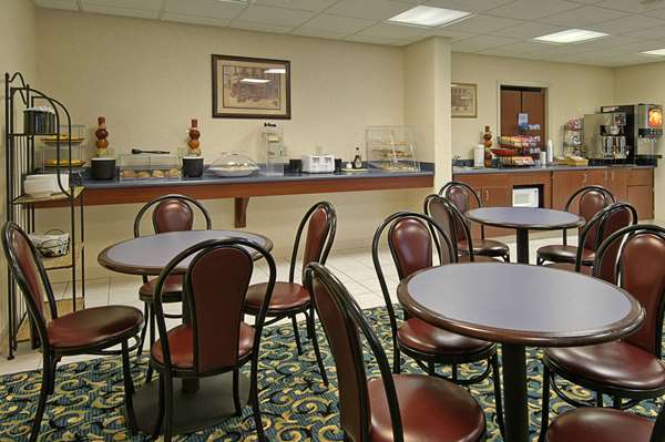  - Ramada Limited Hotel & Conference Center Mt Sterling - I-64, Exit 110