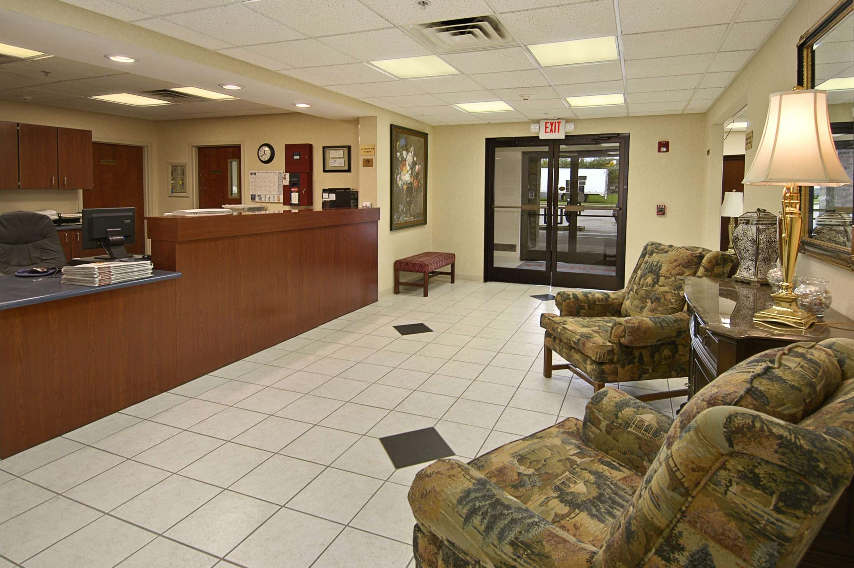 Lobby | Ramada Limited Mount Sterling
