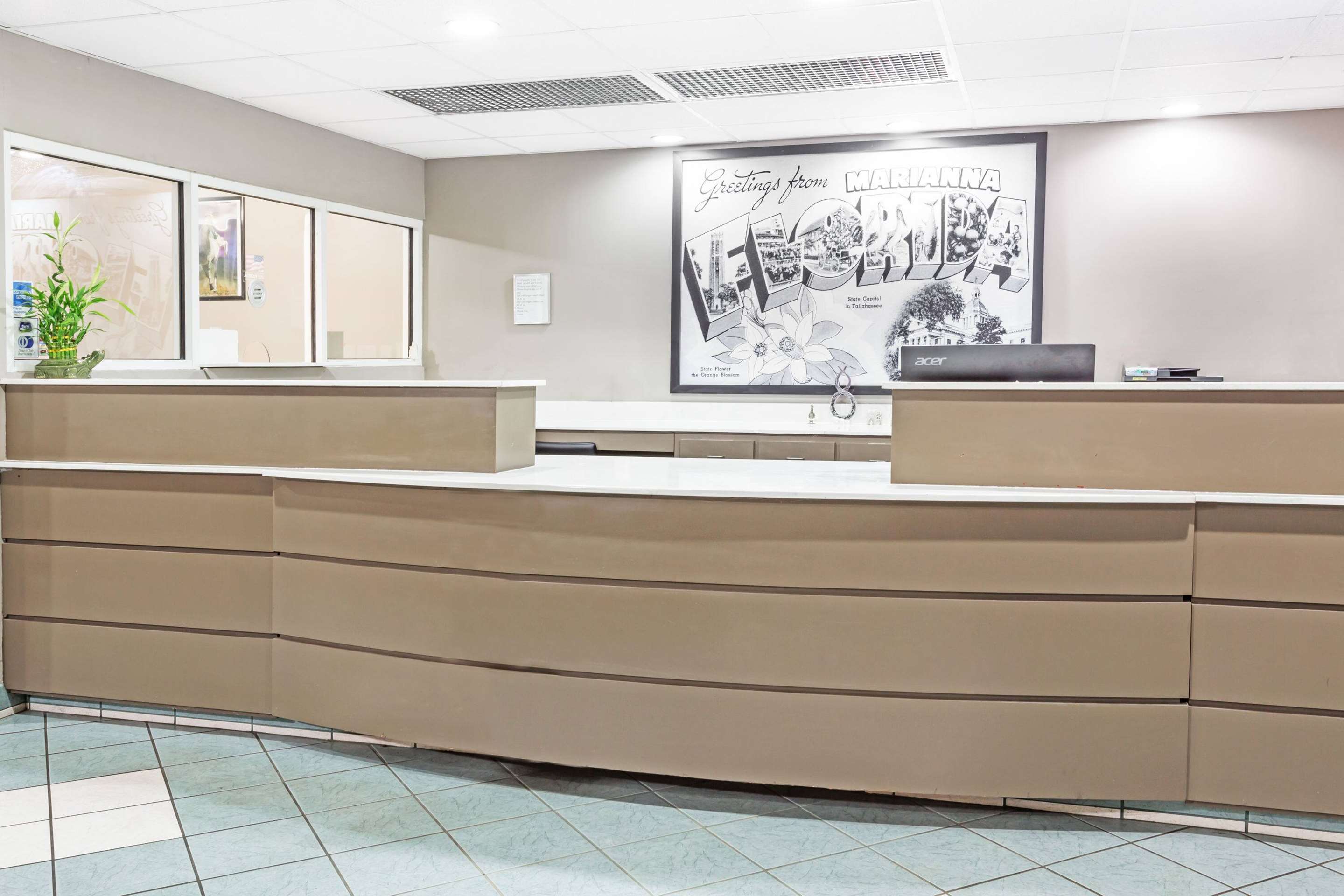 Lobby | Super 8 by Wyndham Marianna