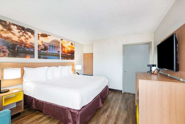  - Days Inn Charlottesville