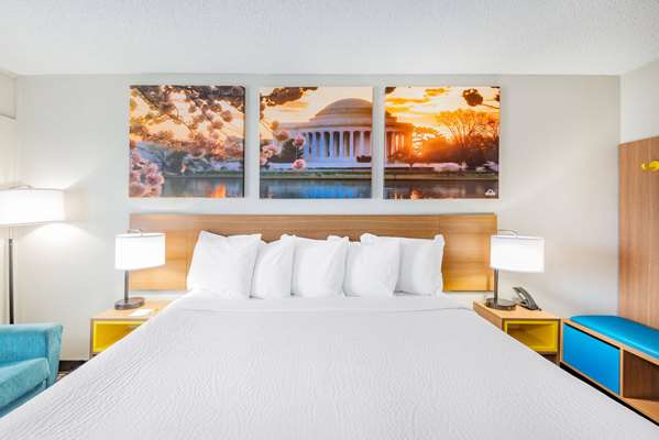  - Days Inn Charlottesville