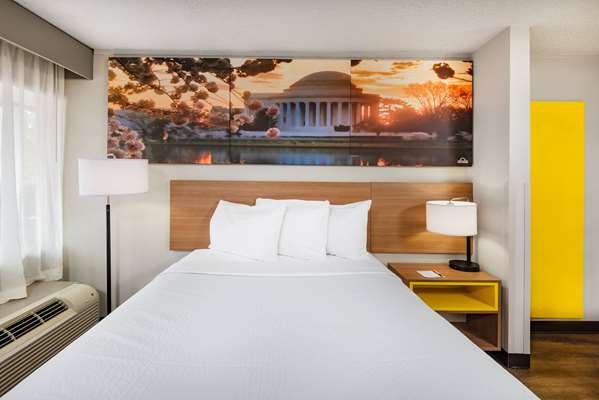  - Days Inn Charlottesville