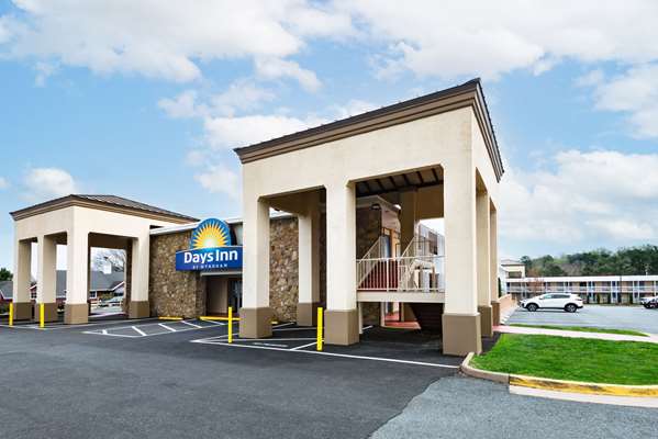 Exterior view - Days Inn Charlottesville
