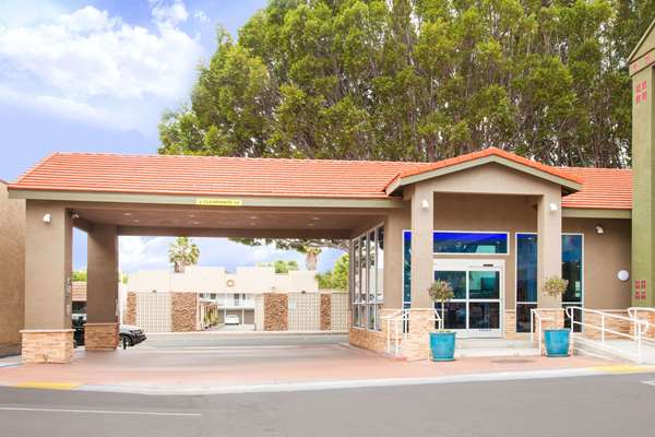 Exterior view - Super 8 Motel Pasadena - I-210, Exit 29A