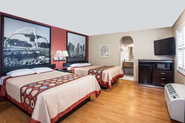  - Super 8 Motel Pasadena - I-210, Exit 29A