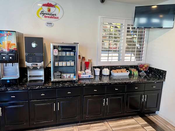  - Super 8 Motel Pasadena - I-210, Exit 29A