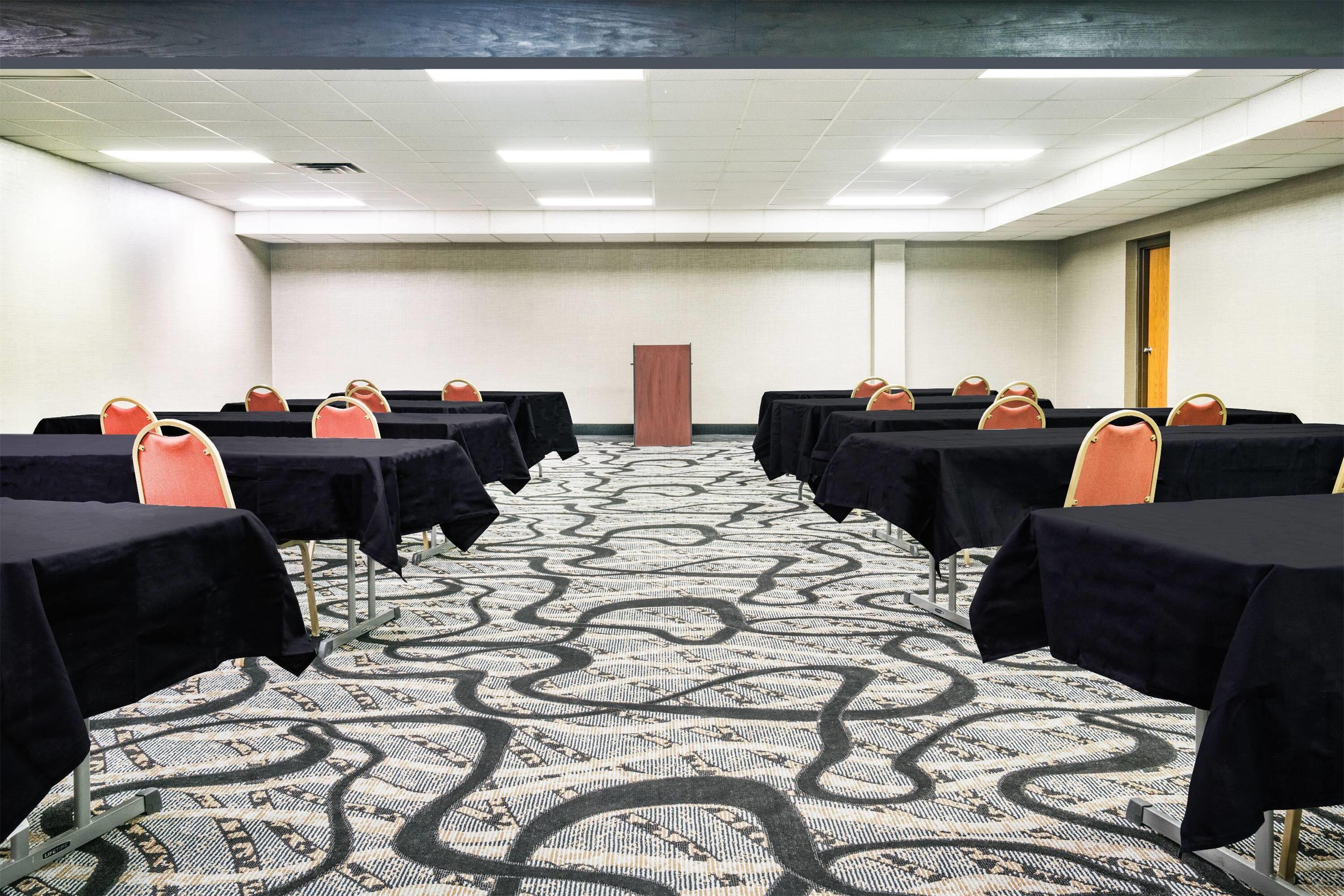 Meeting Room | Days Inn & Suites by Wyndham Wausau