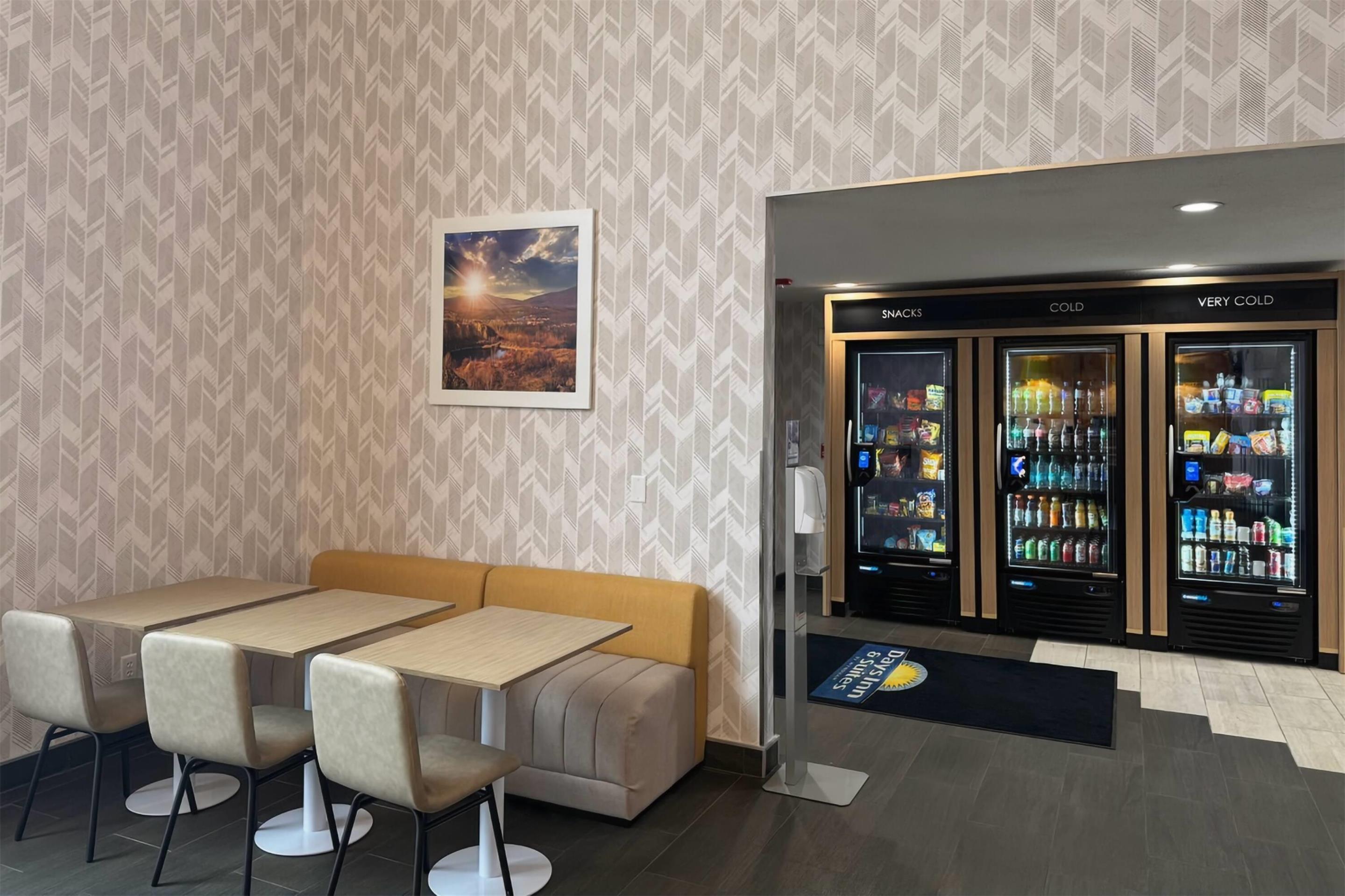 Lobby | Days Inn & Suites by Wyndham Wausau