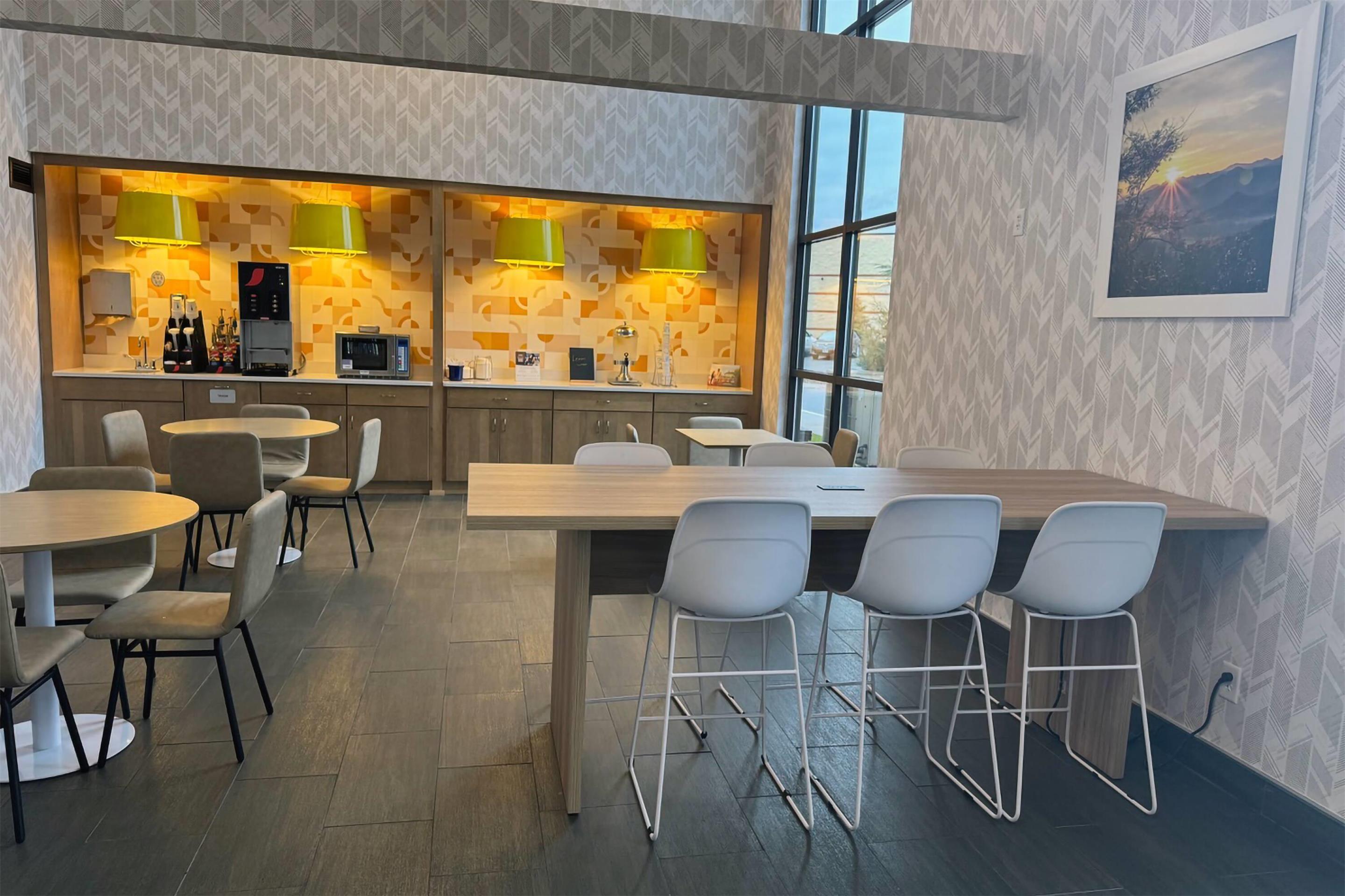 Lobby | Days Inn & Suites by Wyndham Wausau