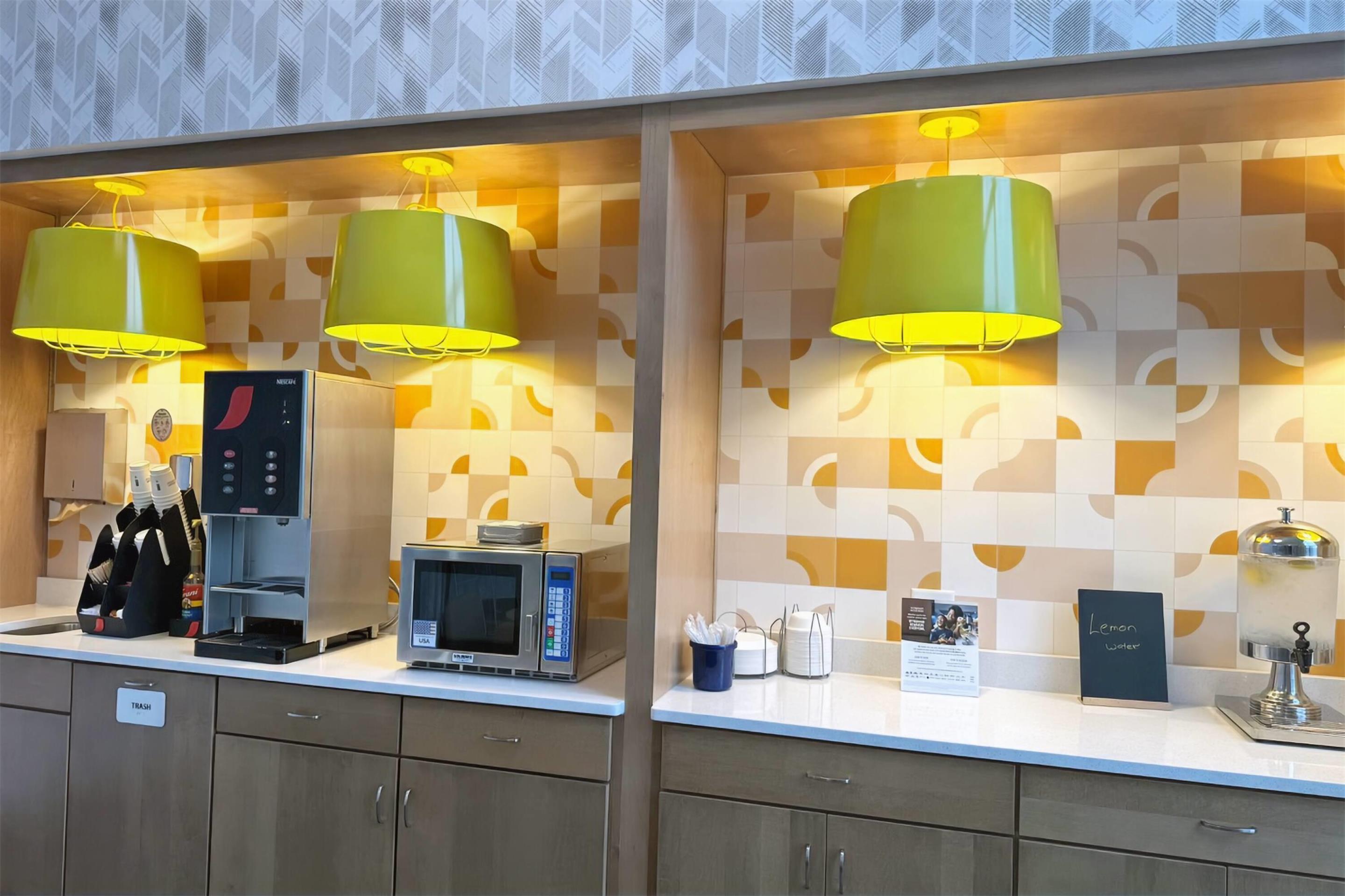 Lobby | Days Inn & Suites by Wyndham Wausau