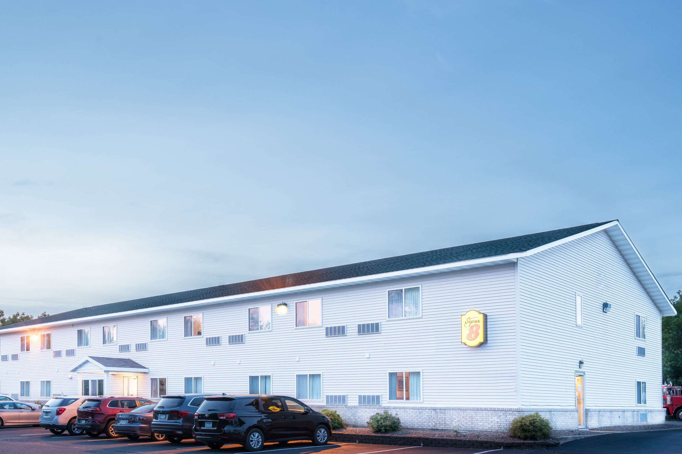 Exterior | Super 8 by Wyndham Phillips