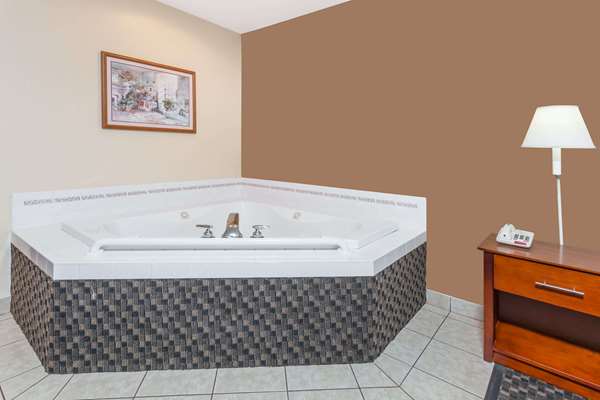 Suite - Days Inn Imlay City