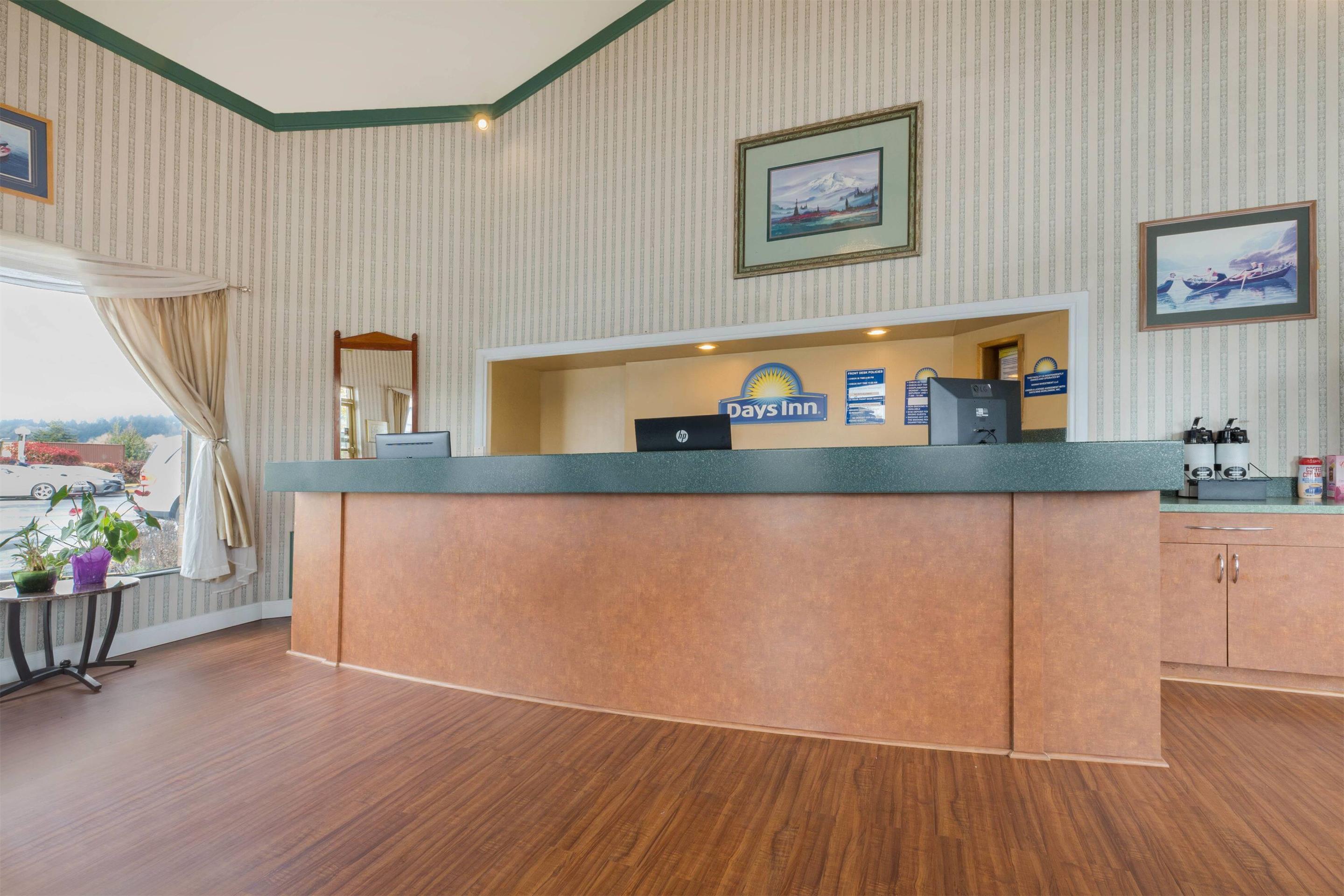 Lobby | Days Inn by Wyndham Auburn