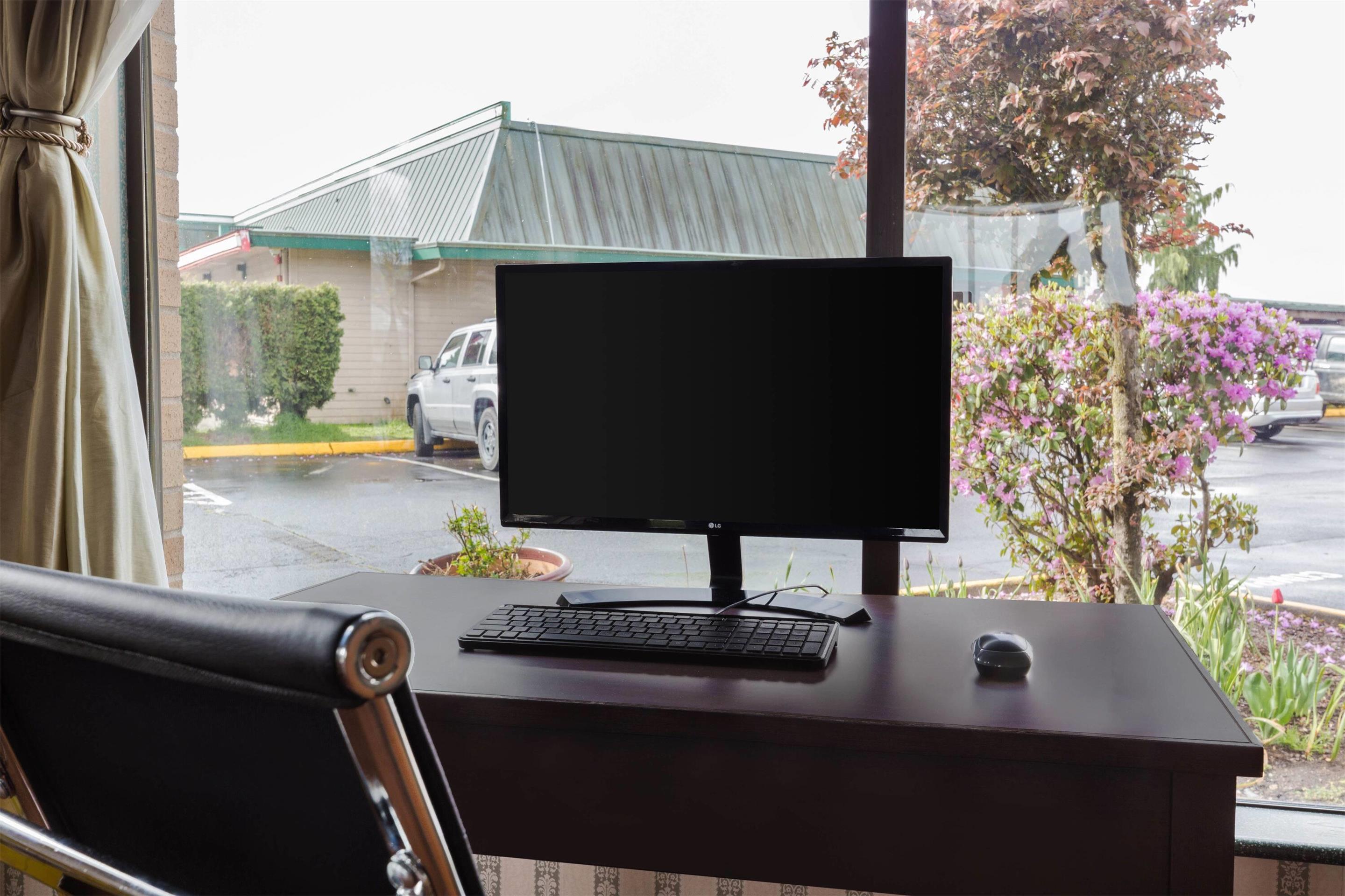Business Center | Days Inn by Wyndham Auburn
