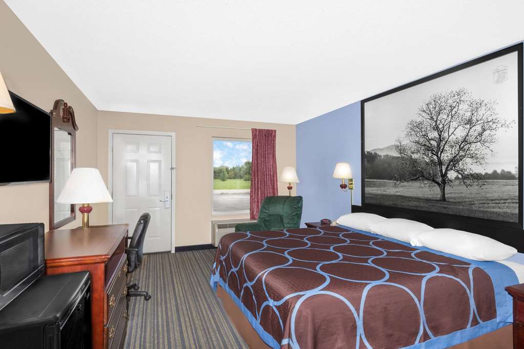 SUPER 8 BY WYNDHAM WHITEVILLE-guestroom-Guest Room,Suite,On-Site.jpg