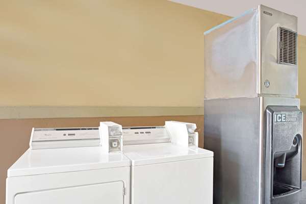  - Super 8 Motel La Marque - I-45, Exit 13