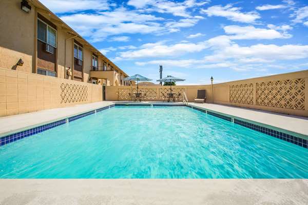 Pool - Days Inn Yakima - I-82, Exit 31