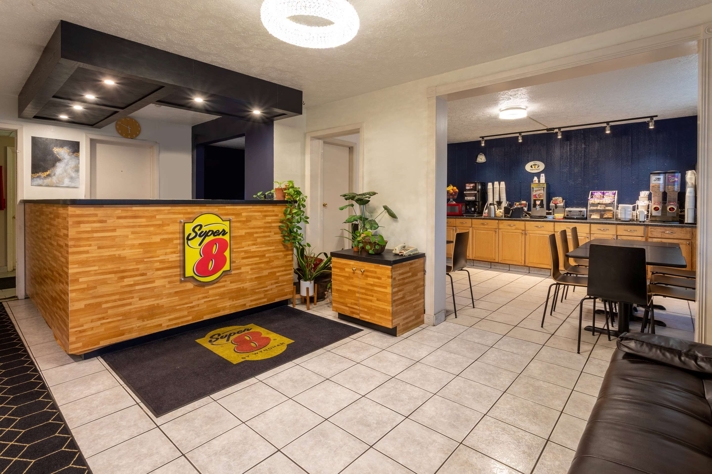 Lobby | Super 8 by Wyndham Wooster