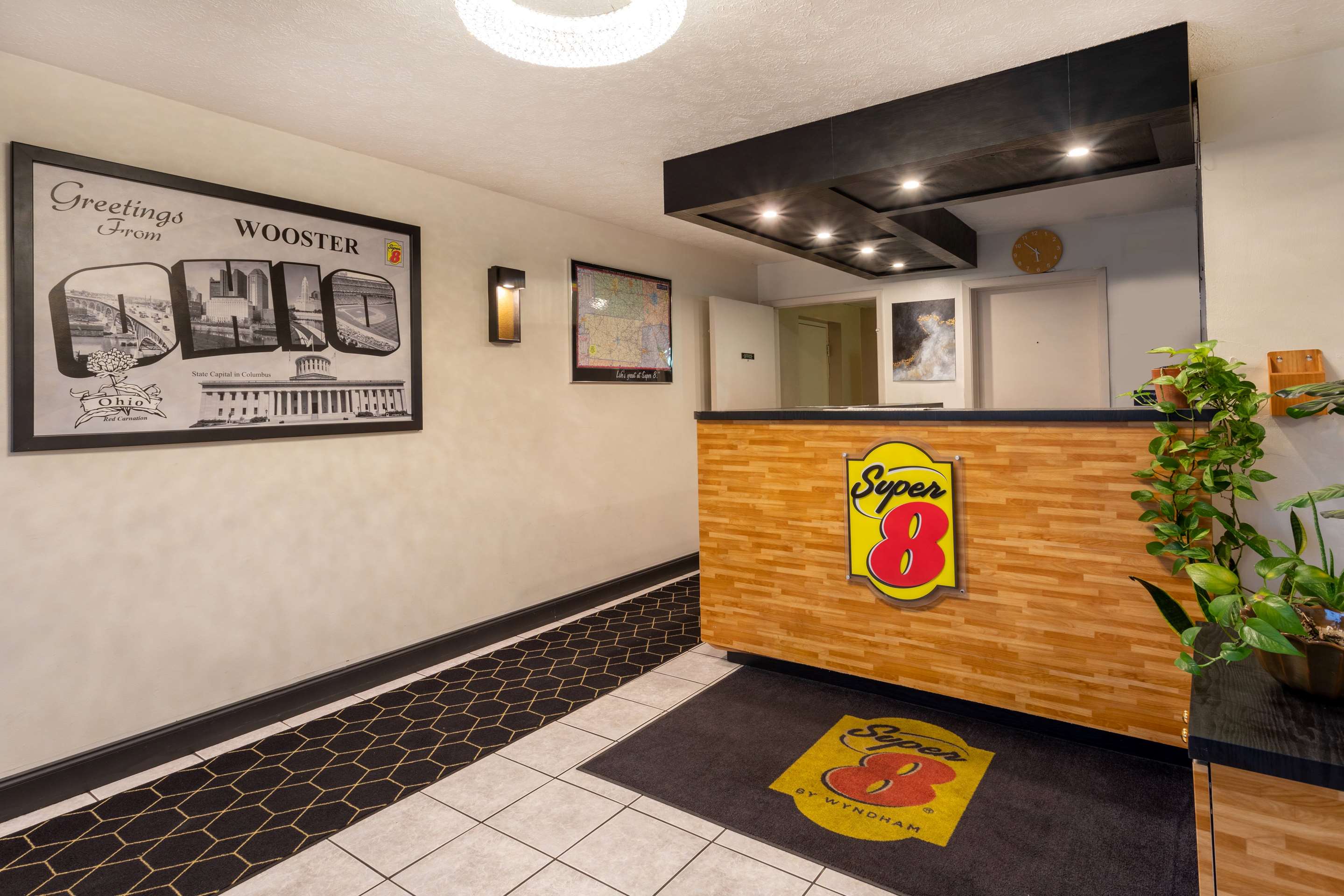 Lobby | Super 8 by Wyndham Wooster
