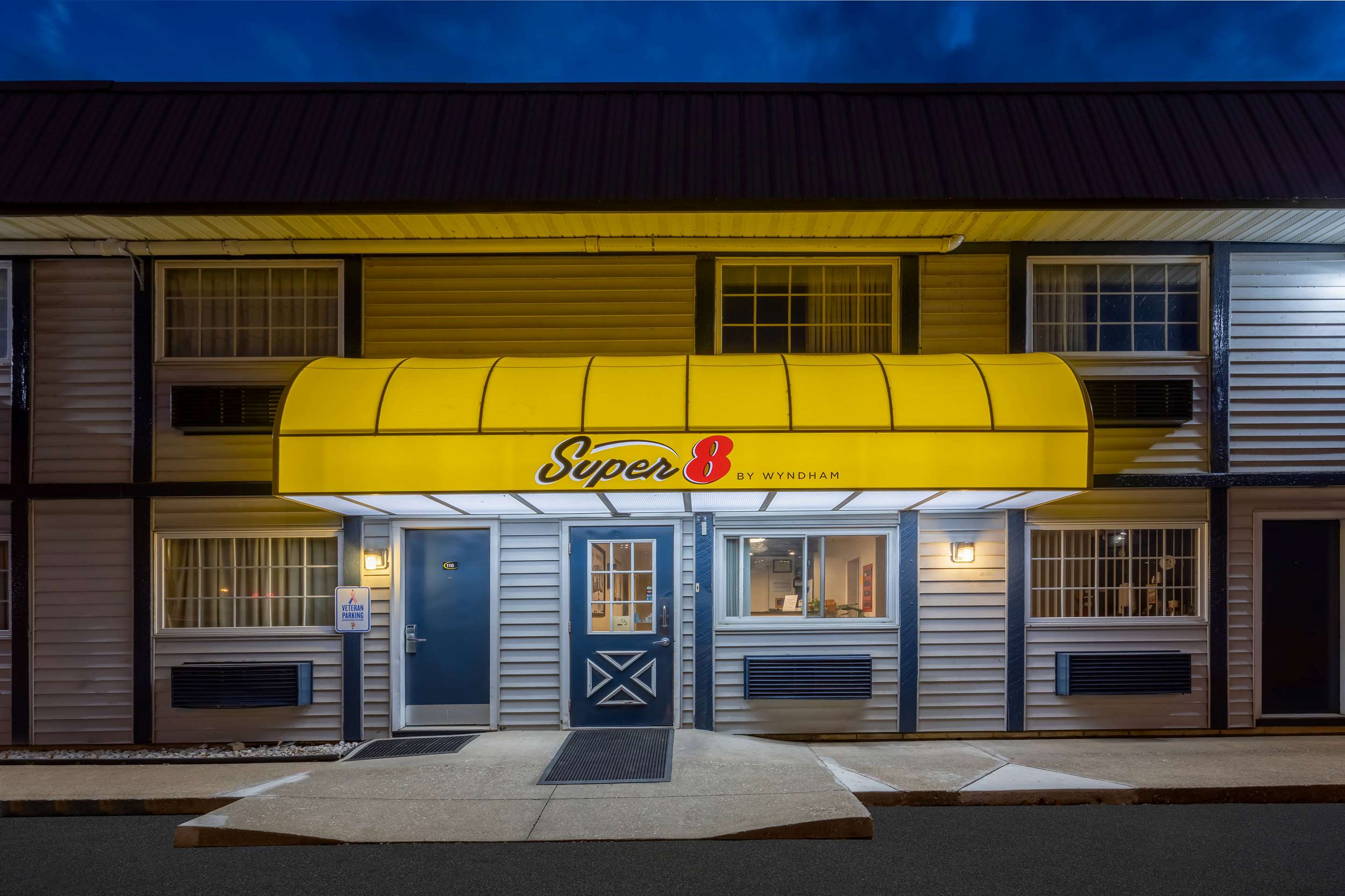 Exterior | Super 8 by Wyndham Wooster