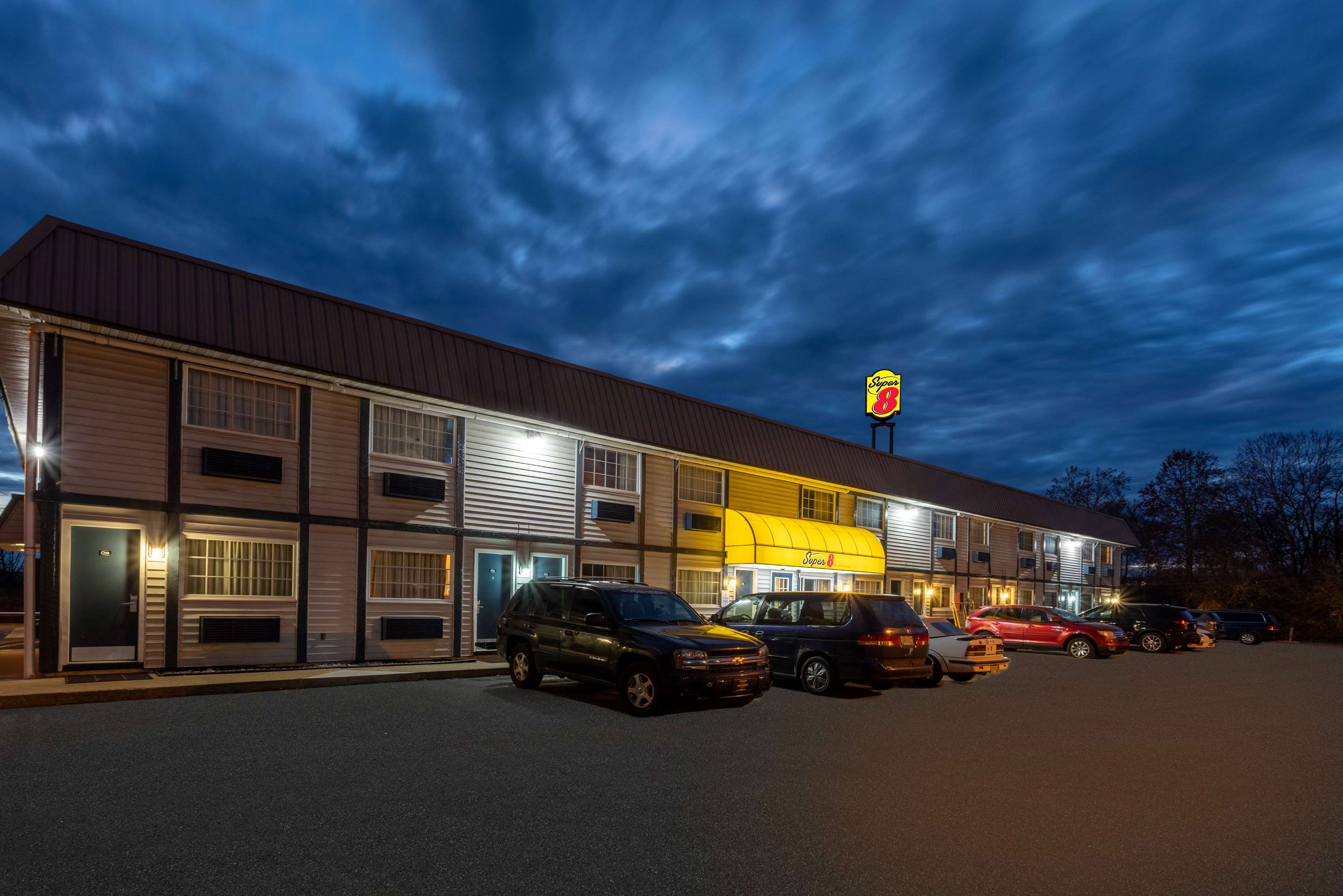 Exterior | Super 8 by Wyndham Wooster