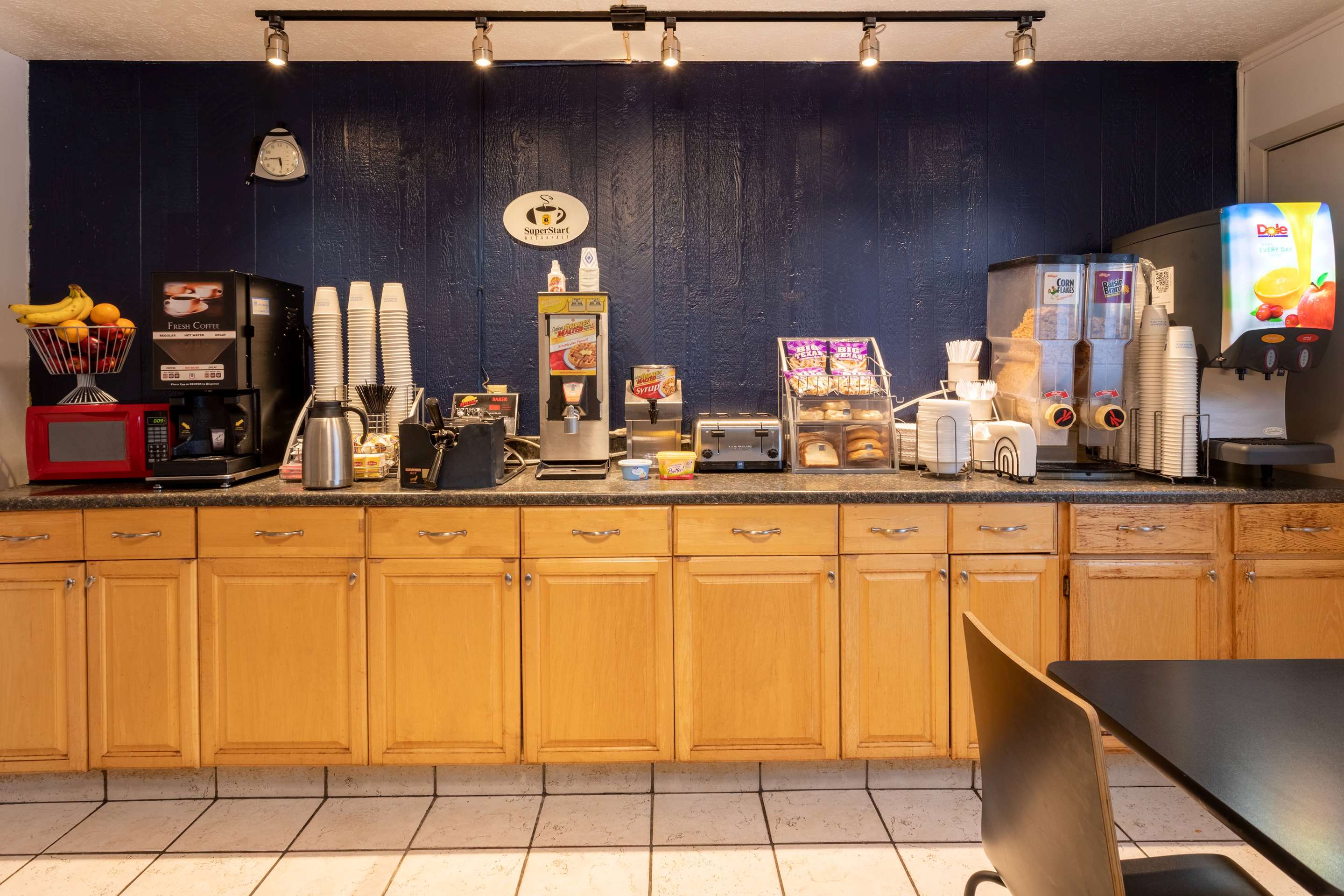 Breakfast Area | Super 8 by Wyndham Wooster