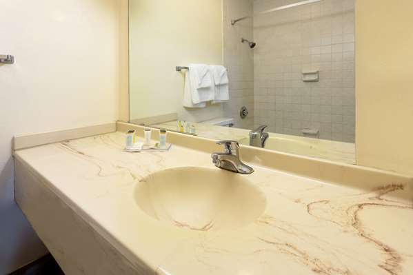  - Super 8 Motel Wooster