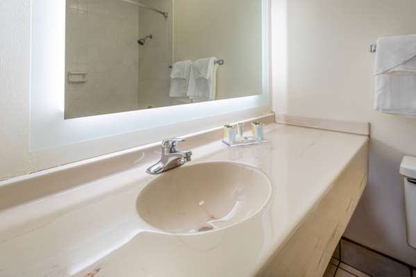  - Super 8 Motel Wooster