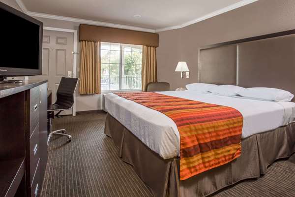  - Super 8 Motel Mountain View