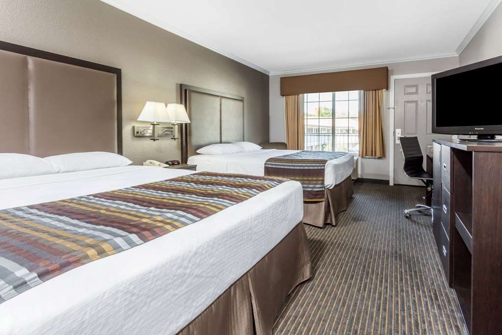 Signature Inn Mountain View - Tap to explore photos