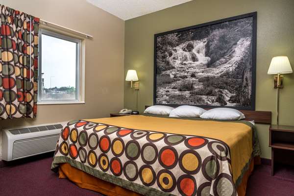 Suite - Super 8 Hotel Beresford
