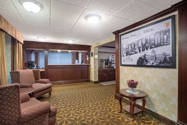  - Super 8 Hotel Erie - I-90, Exit 27