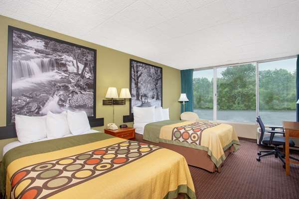  - Super 8 Hotel Erie - I-90, Exit 27