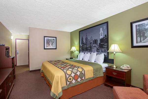  - Super 8 Hotel Erie - I-90, Exit 27